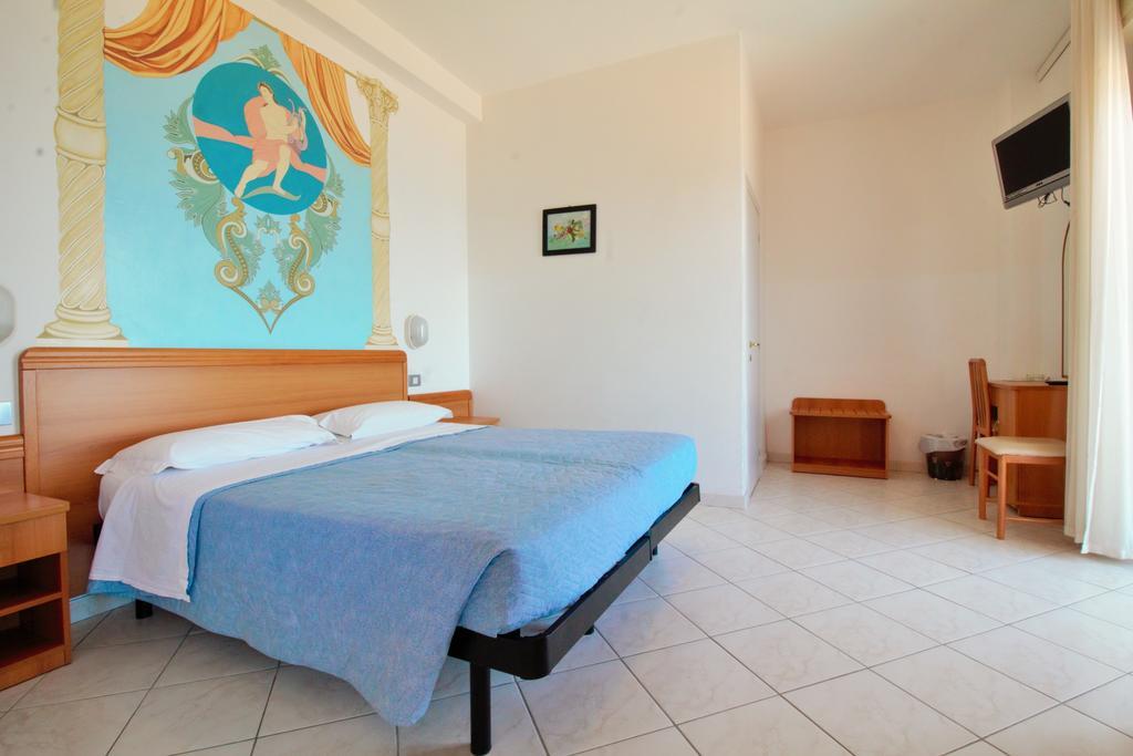 Hotel Casadei Fano Habitación foto